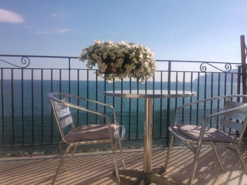 סלרנו B&B Fronte Del Mare מראה חיצוני תמונה